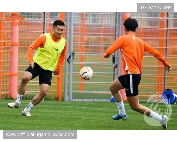 球员伤愈后首训画面走红重振人气