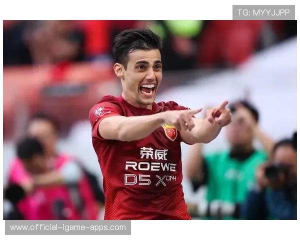 武磊热身赛单刀推射破门，助上海海港3比0击败对手